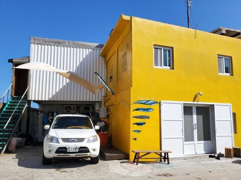 Bed and Breakfast 海人生海景民宿cest La Vie Lyudao Exterior foto